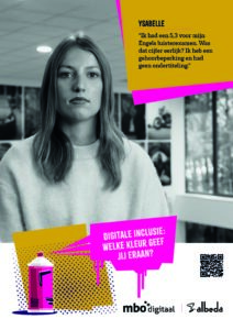 Poster van student, zwart wit foto met daarin gekleurd groen blok met quote en daaronder een spuitbusje met roze wolkje waar op staat: Digitale inclusie: welke kleur geef jij eraan?
